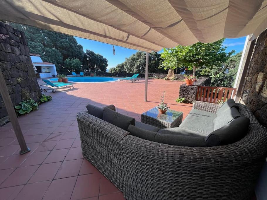 Casa Do Ananas, Cliff-top/ocean-front Villa, Pico *
