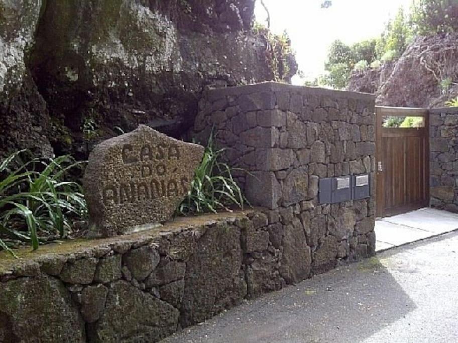 Casa Do Ananas, Cliff-top/ocean-front Villa, Pico * Lajes do Pico