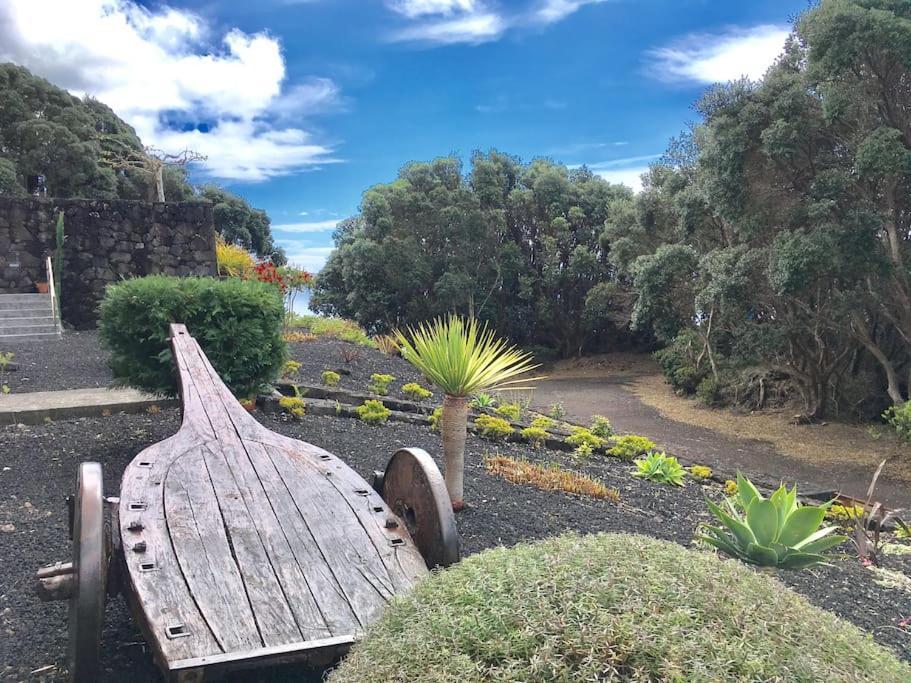 Casa Do Ananas, Cliff-top/ocean-front Villa, Pico *