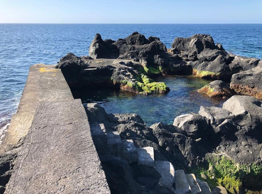 Casa Do Ananas, Cliff-top/ocean-front Villa, Pico * Lajes do Pico